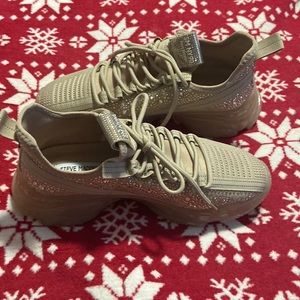 Like new Steve Madden sneakers